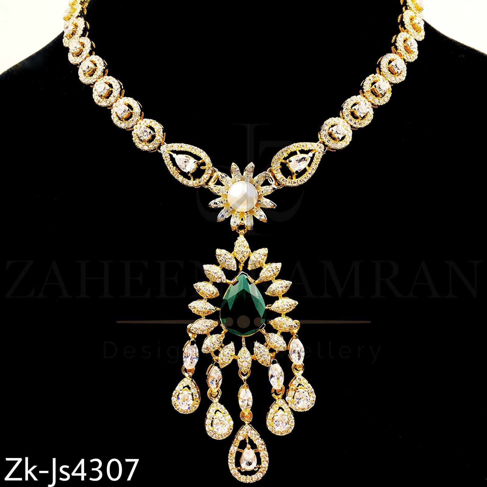 Glam hanging set.