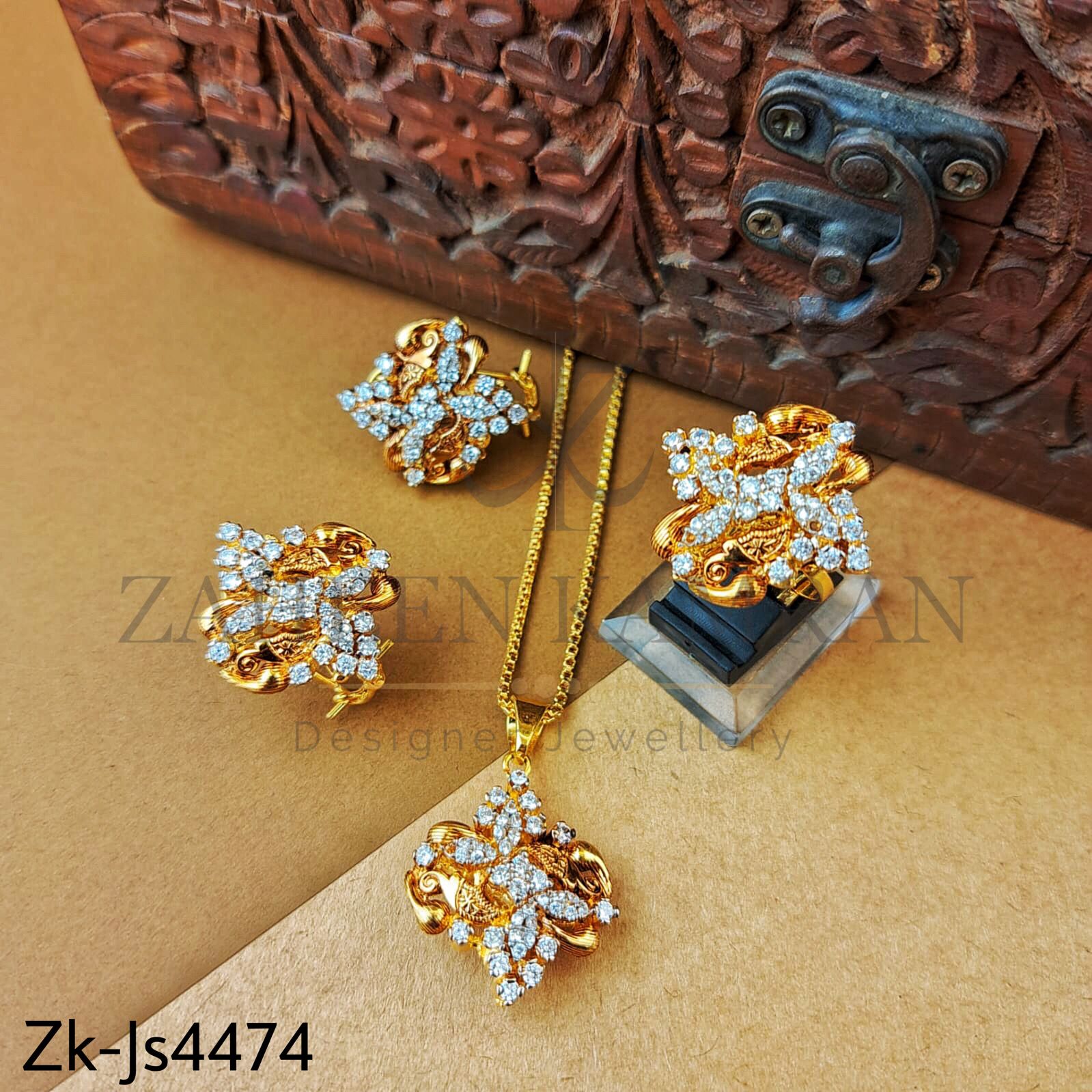 LARA GOLDEN SET