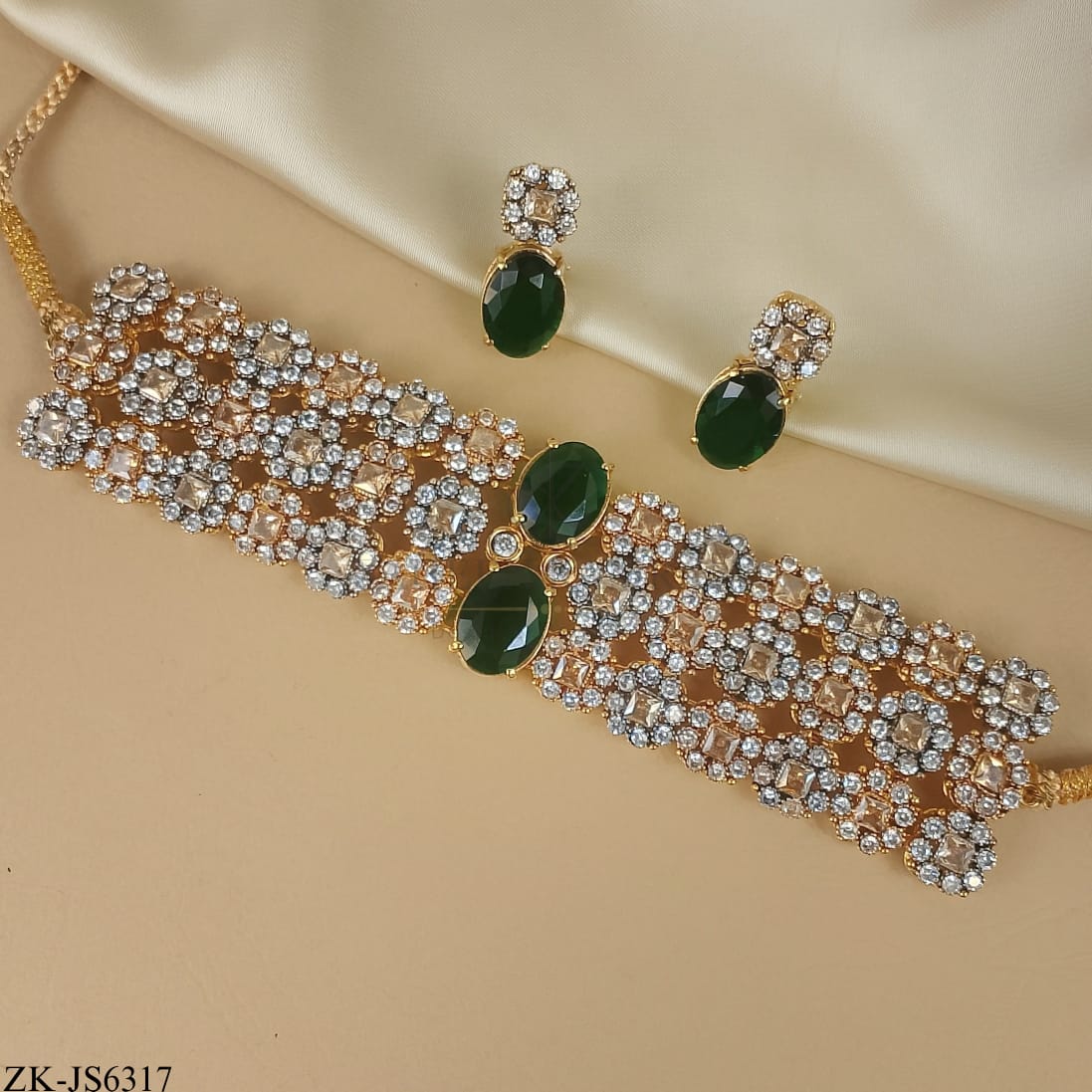 EMERALD CHOKER SET