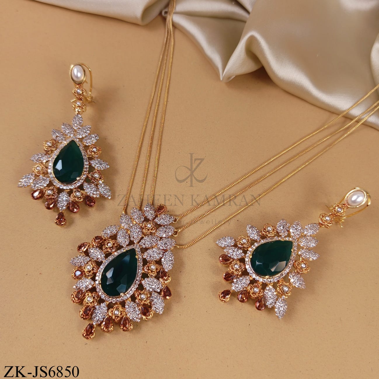 EMERALD ZIRCONIAN TEARDROP SET