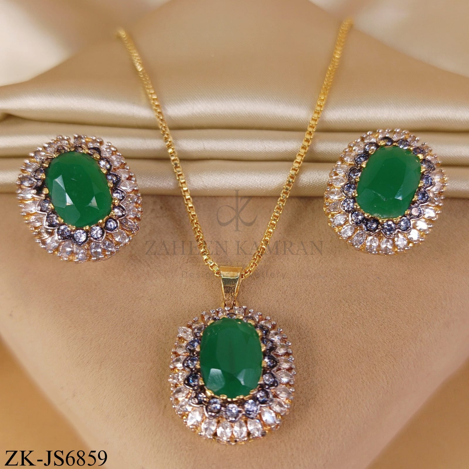 OVAL EMERALD HALO PENDANT SET