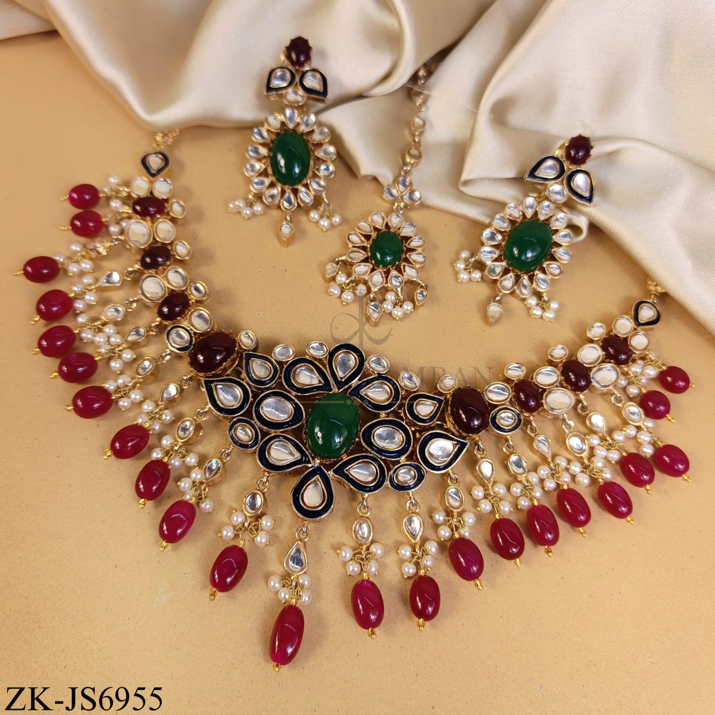 GOLD TONE KUNDAN CHOKER SET WITH RUBY DROP
