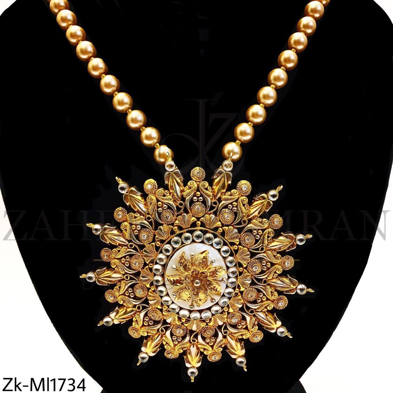 Detailed Pendant Mala