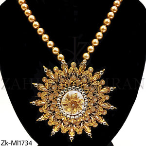 Detailed Pendant Mala