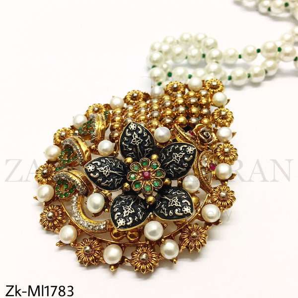 Detailed Pendant Mala