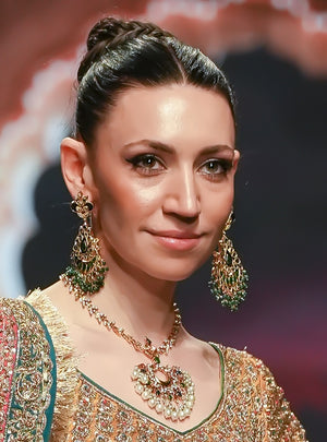 Adorable matha patti.