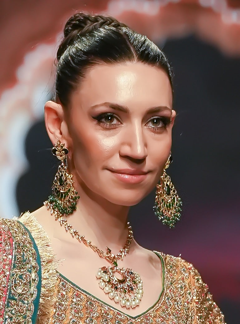 Adorable matha patti.