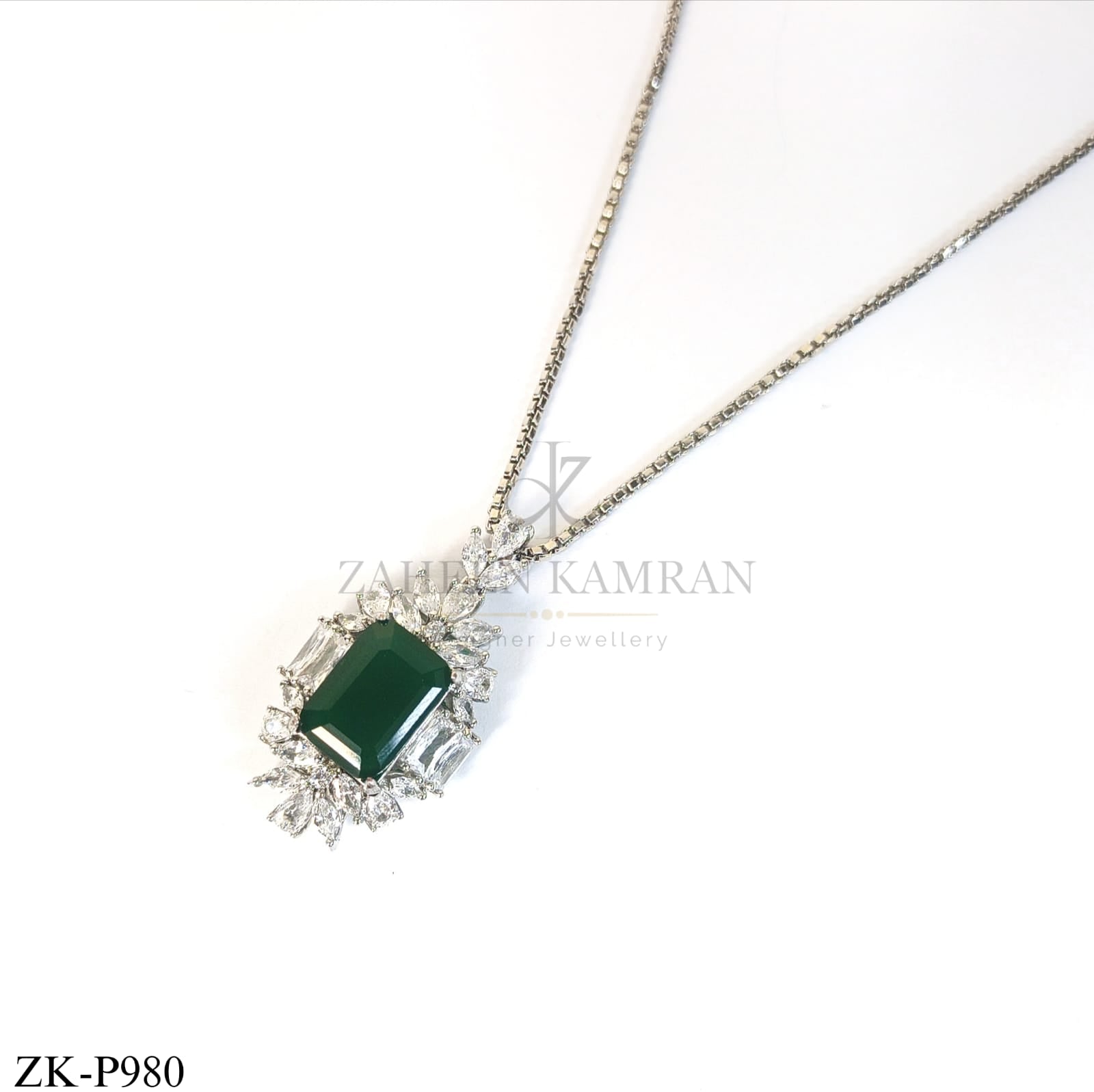 VIBRANT EMERALD PENDANT