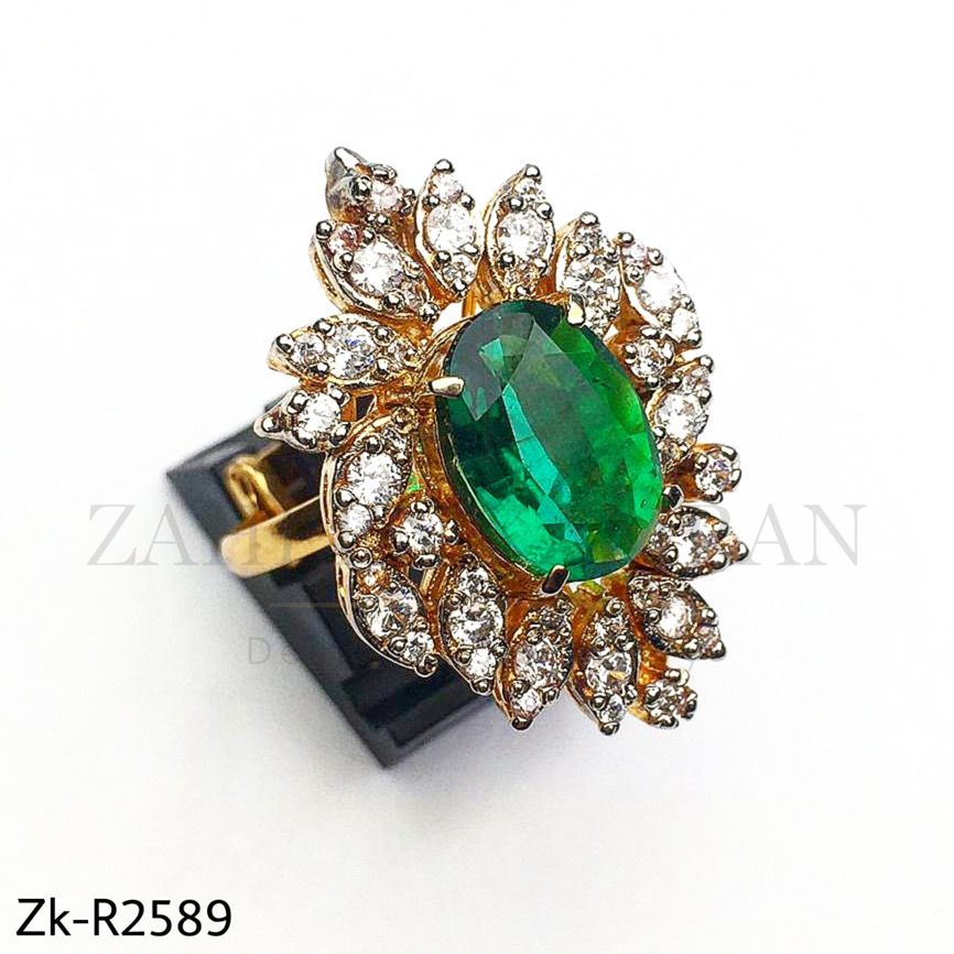 Elegant emerald ring.