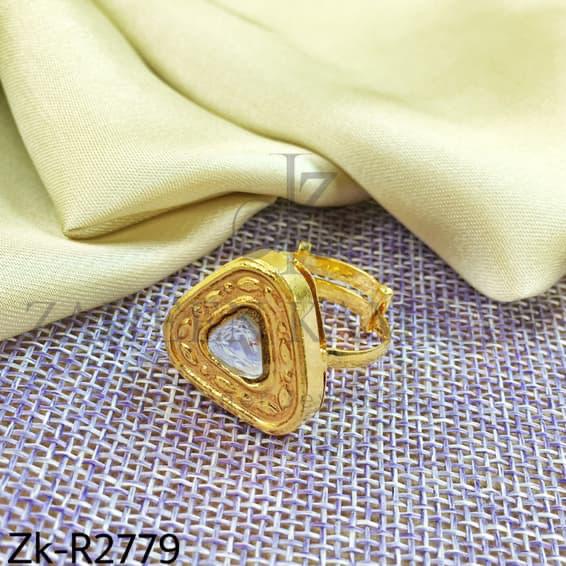 TRIANGLE RING