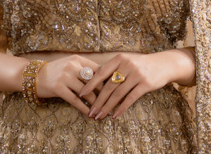 TRIANGLE RING