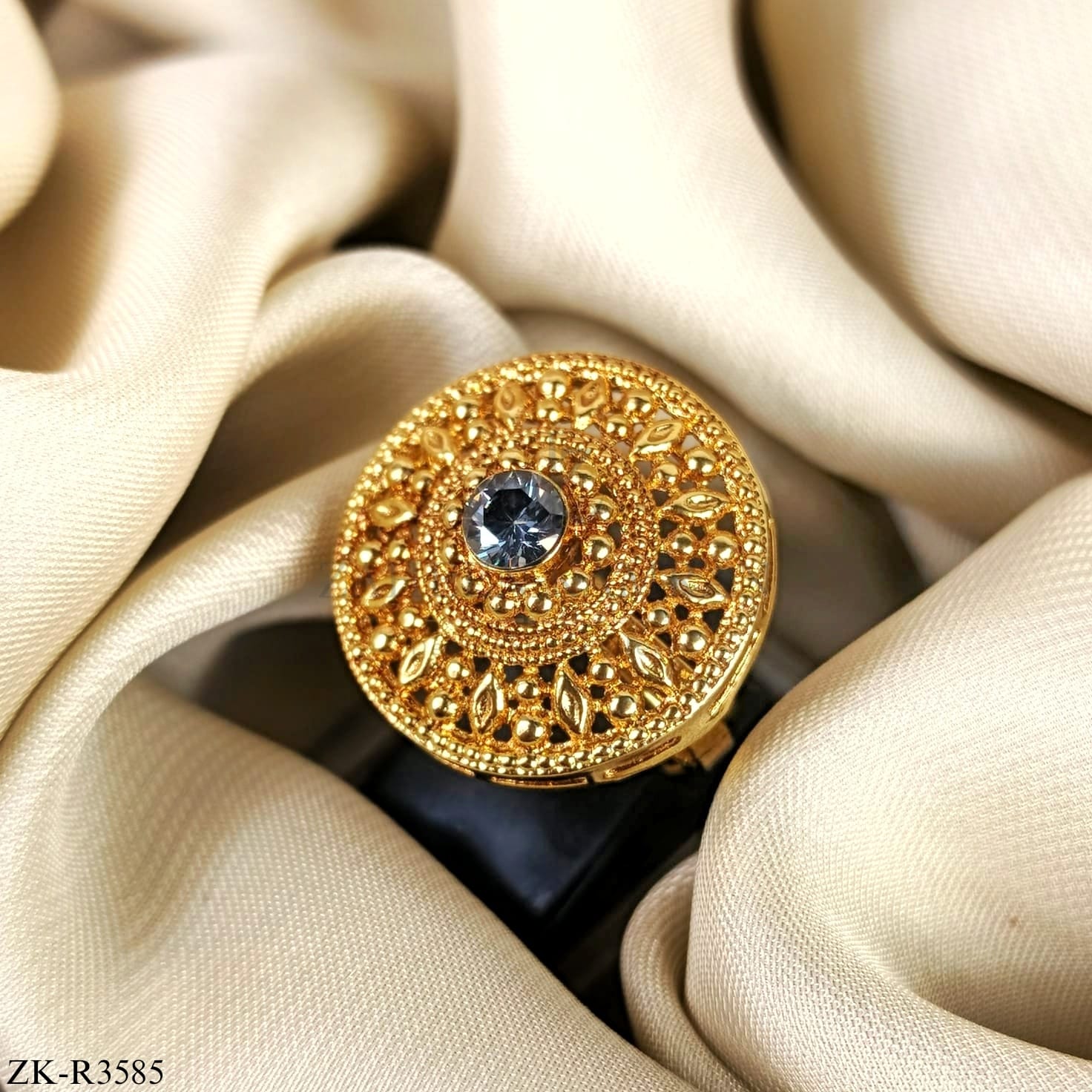 ANTIQUE CIRCLE RING
