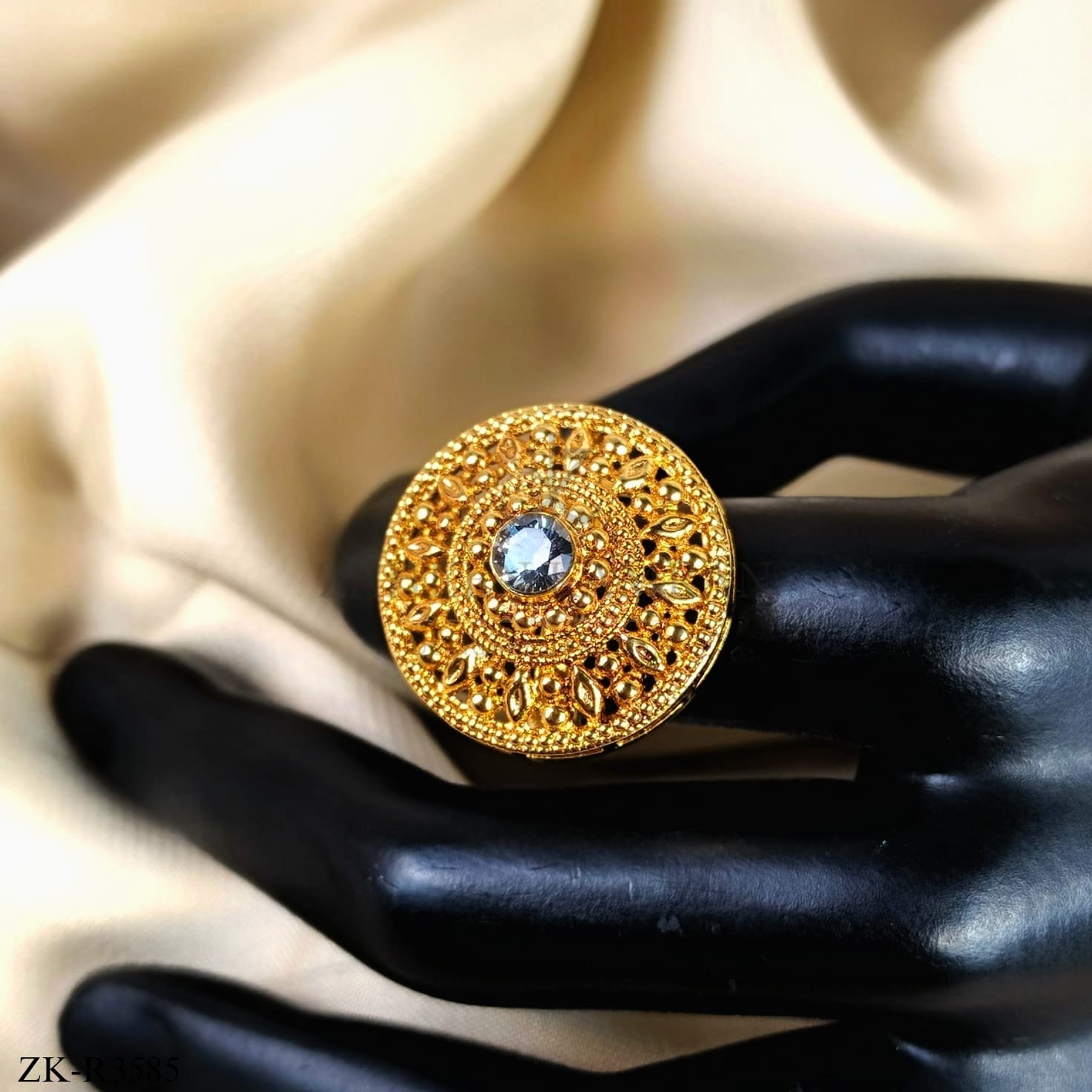 ANTIQUE CIRCLE RING