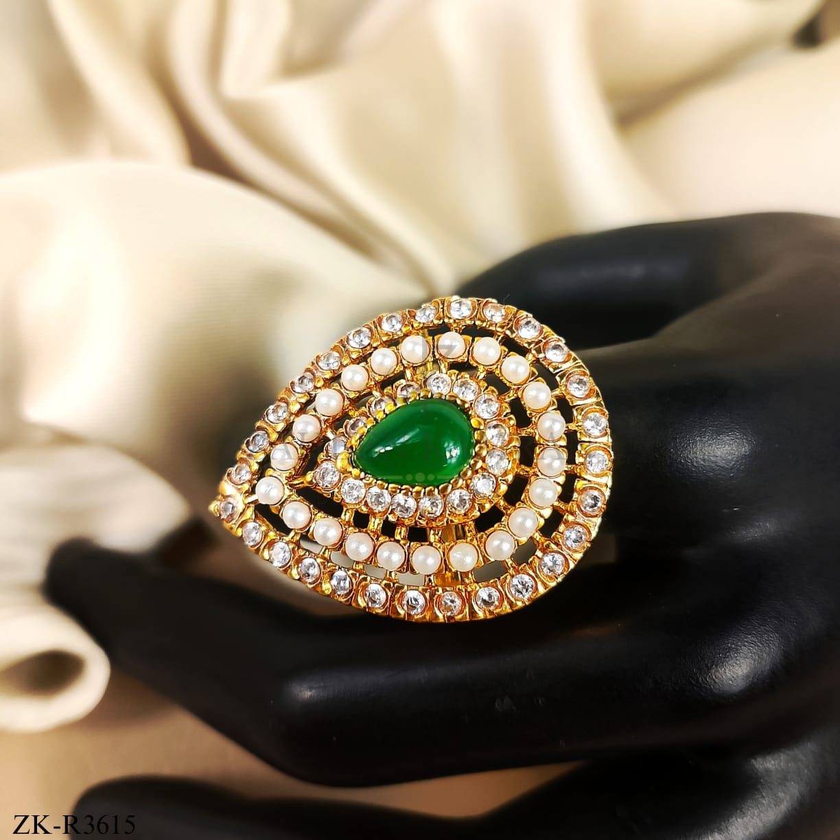 EMERALD RING