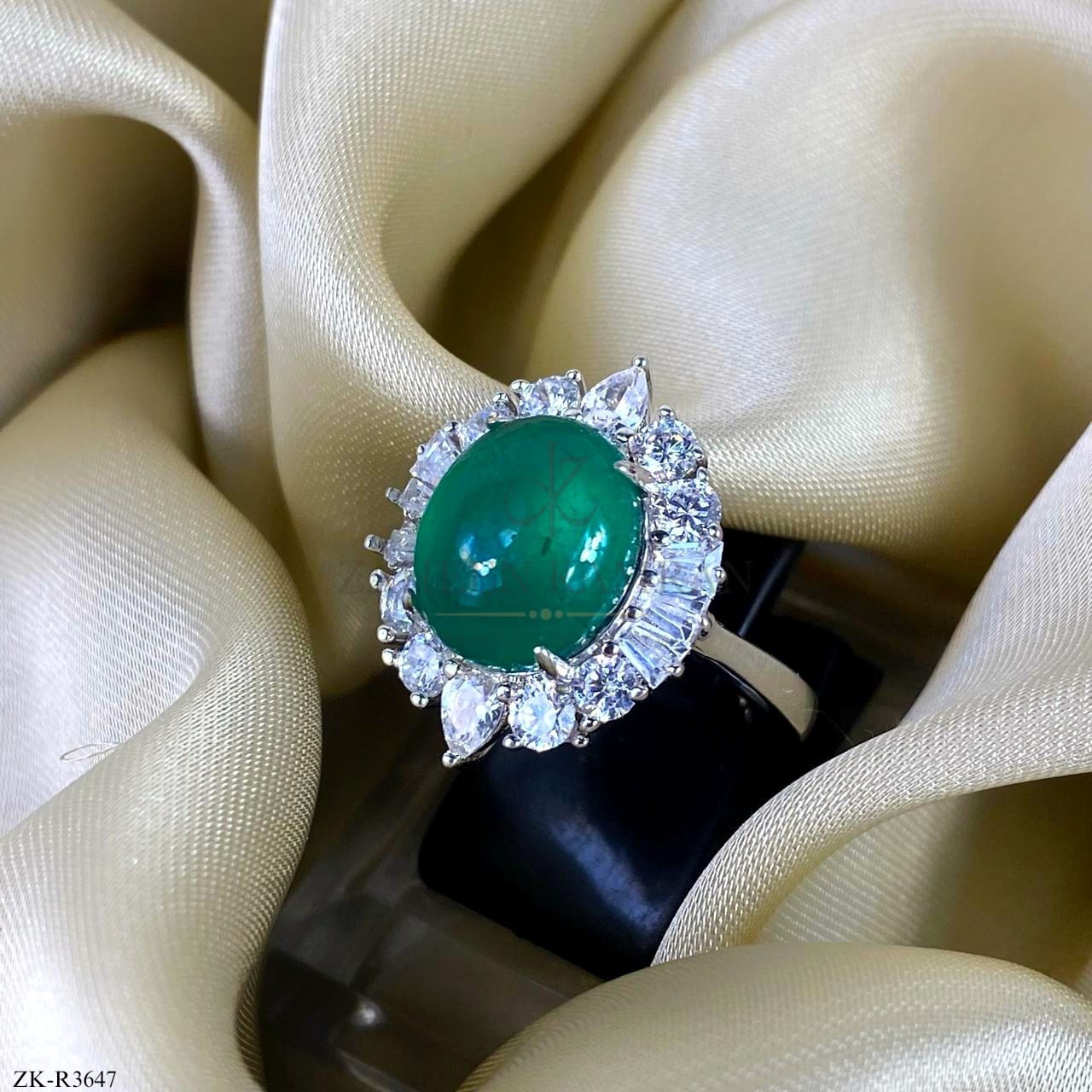 EMERALD SILVER RING