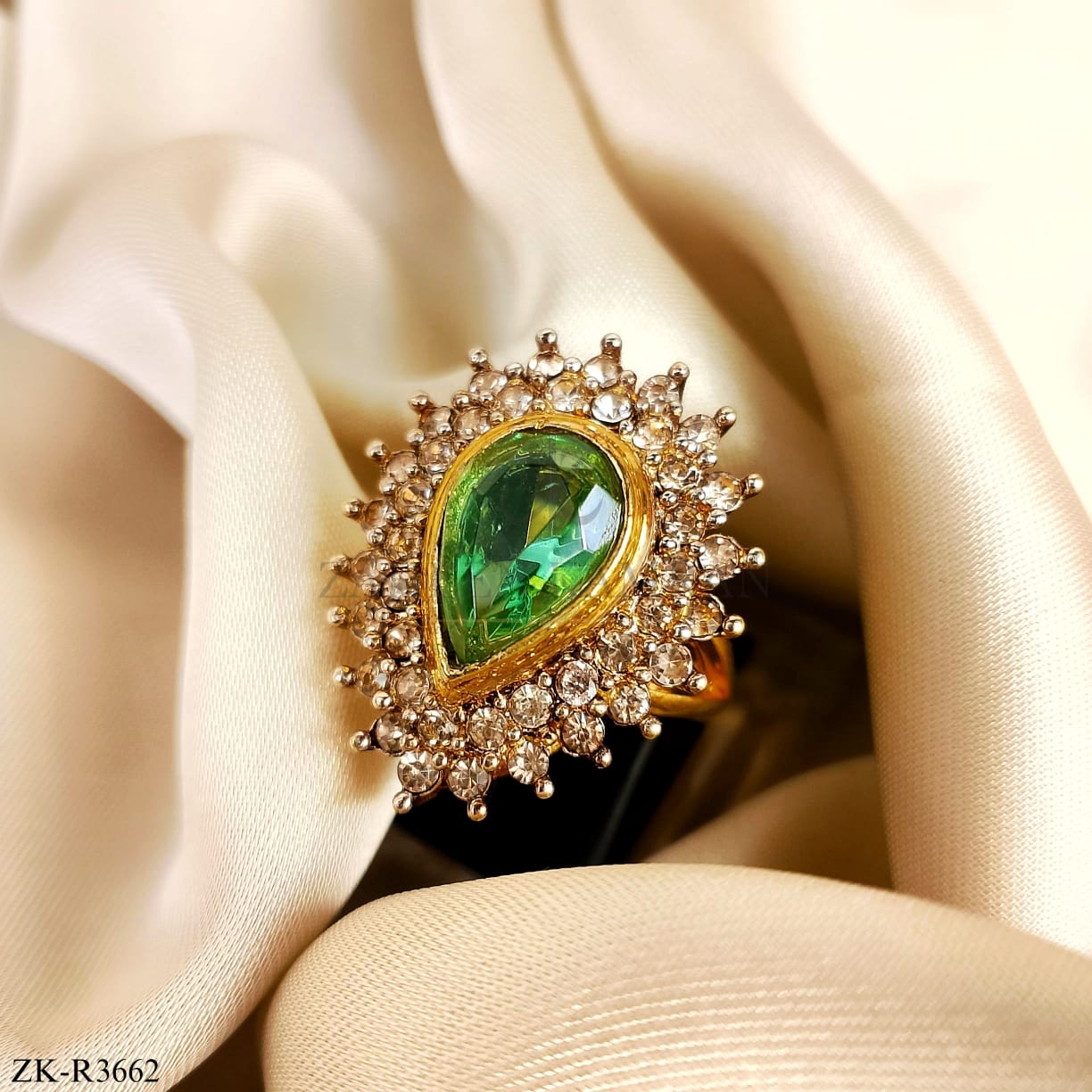 EMERALD RING