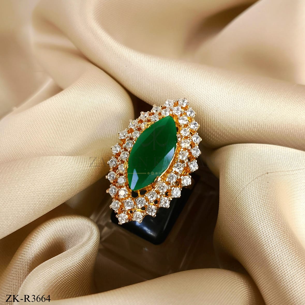 EMERALD RING
