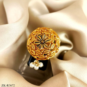 ANTIQUE RING