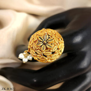 ANTIQUE RING
