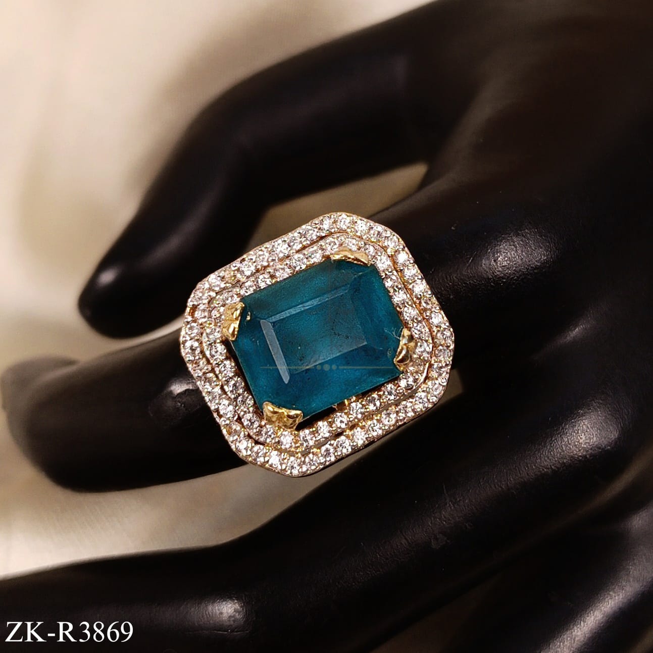 TEAL SQUARE-CUT RING WITH DOUBLE ZIRCONIA