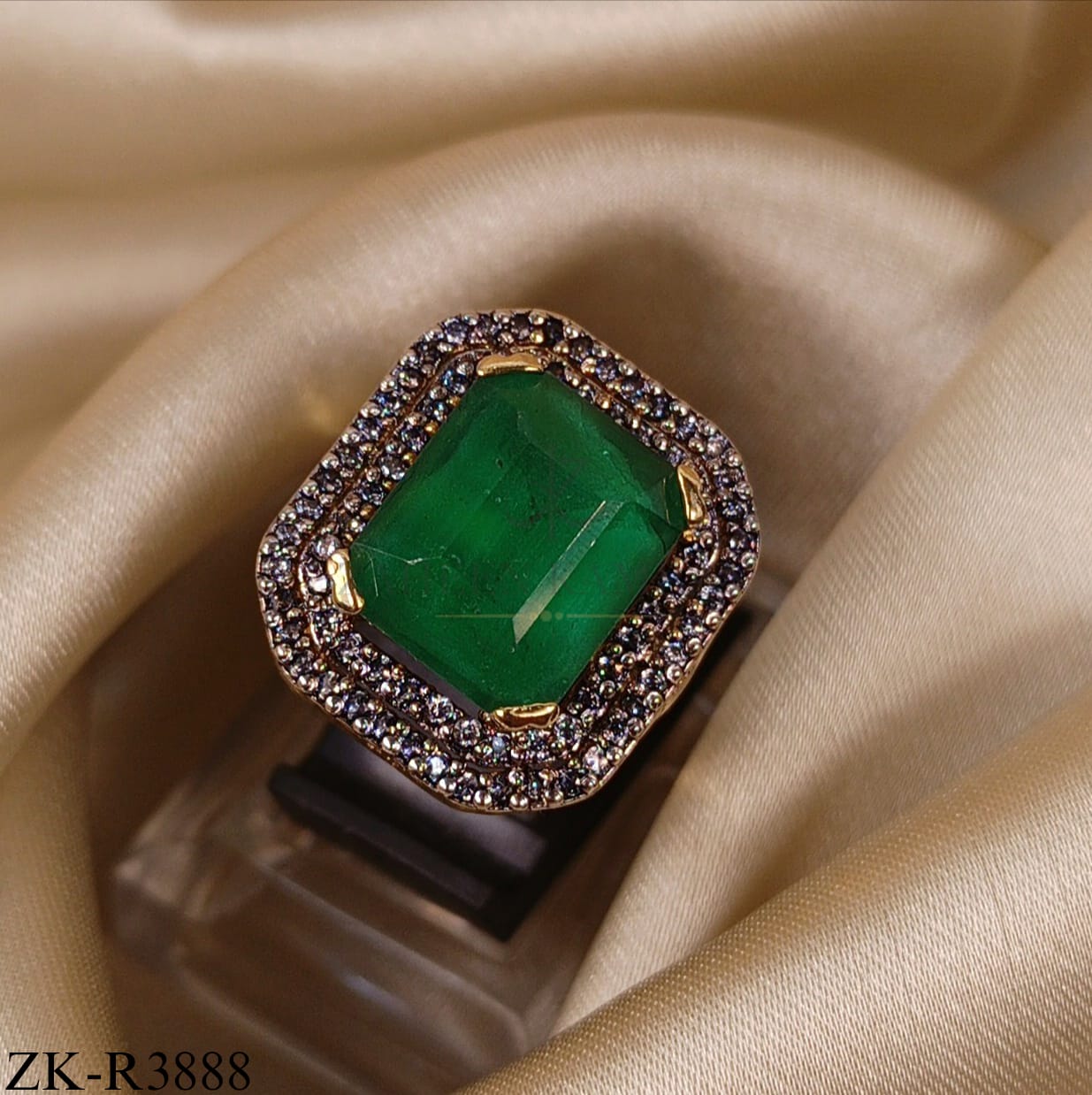 EMERALD SQUARE HALO RING
