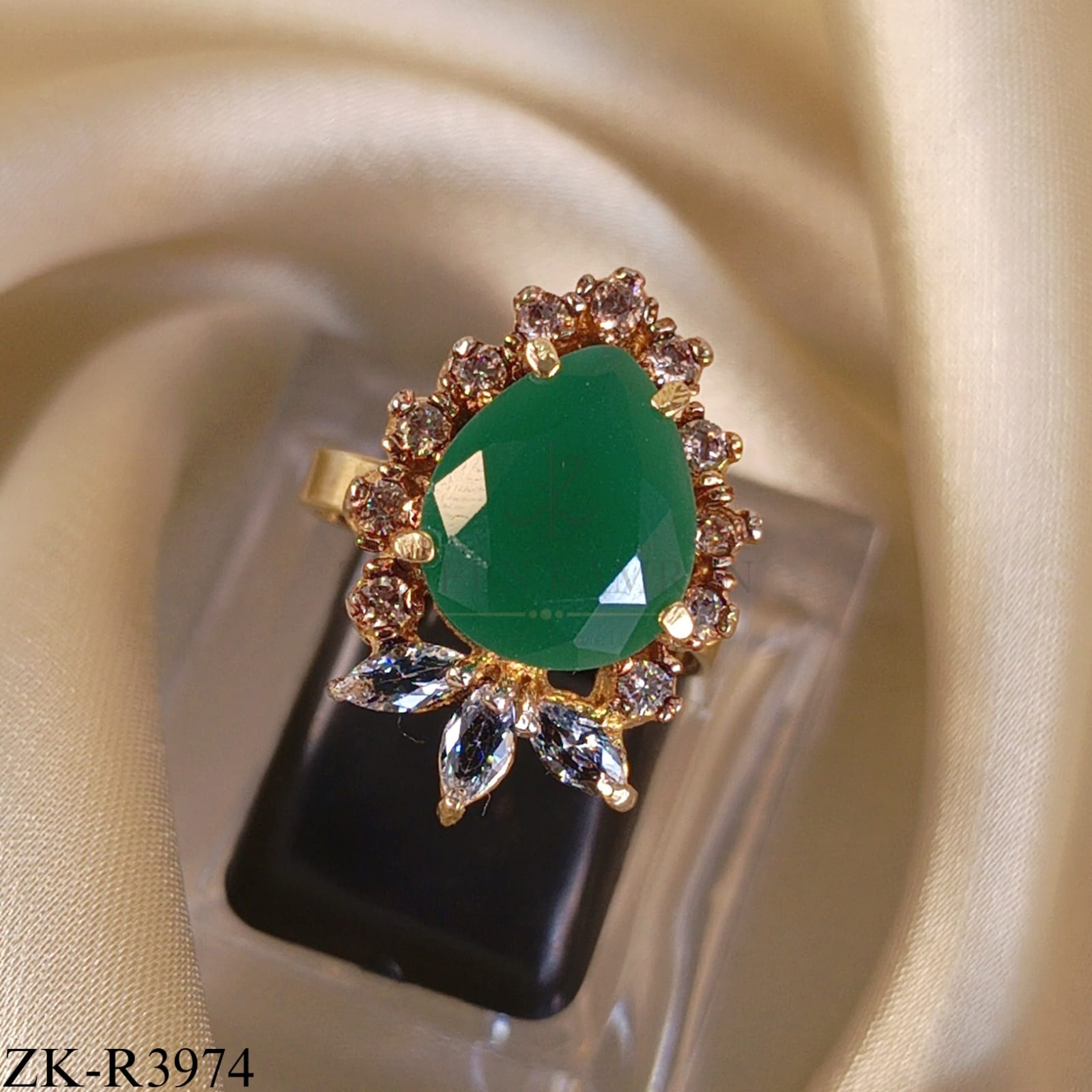 OVATE EMERALD RING