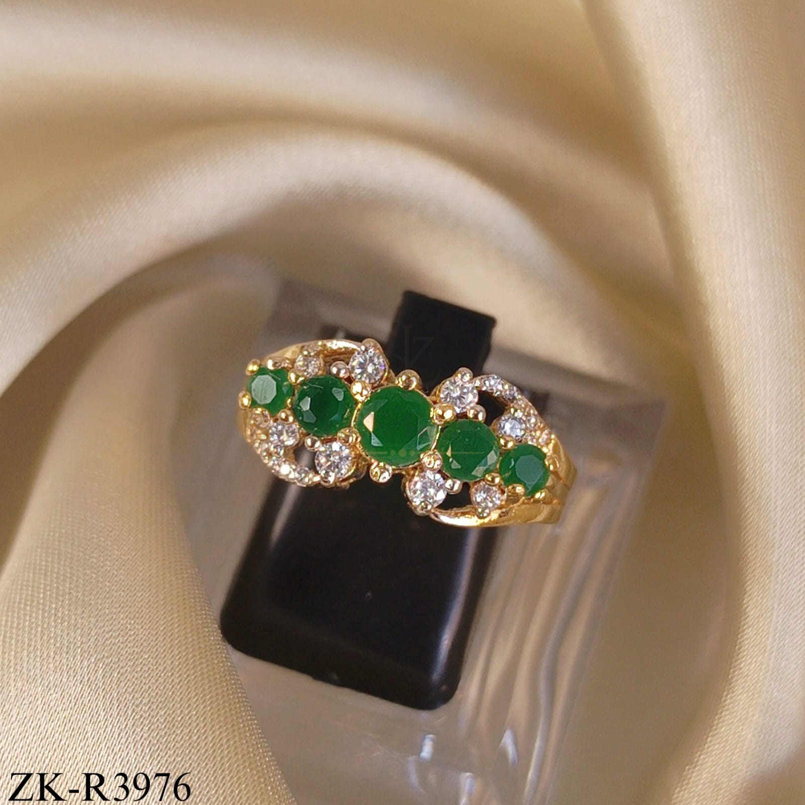 EMERALD ZIRCONIAN RING