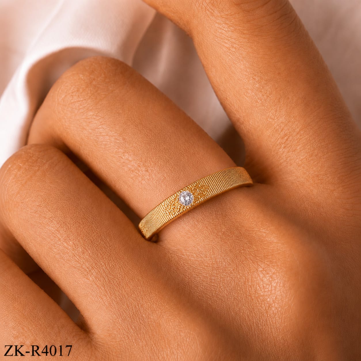 GOLDEN TEXTURED RING