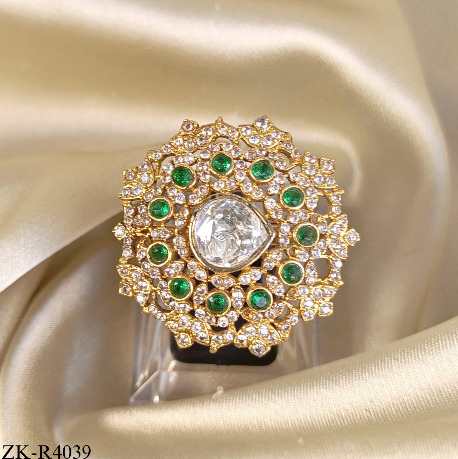 EMERALD FLORAL RING