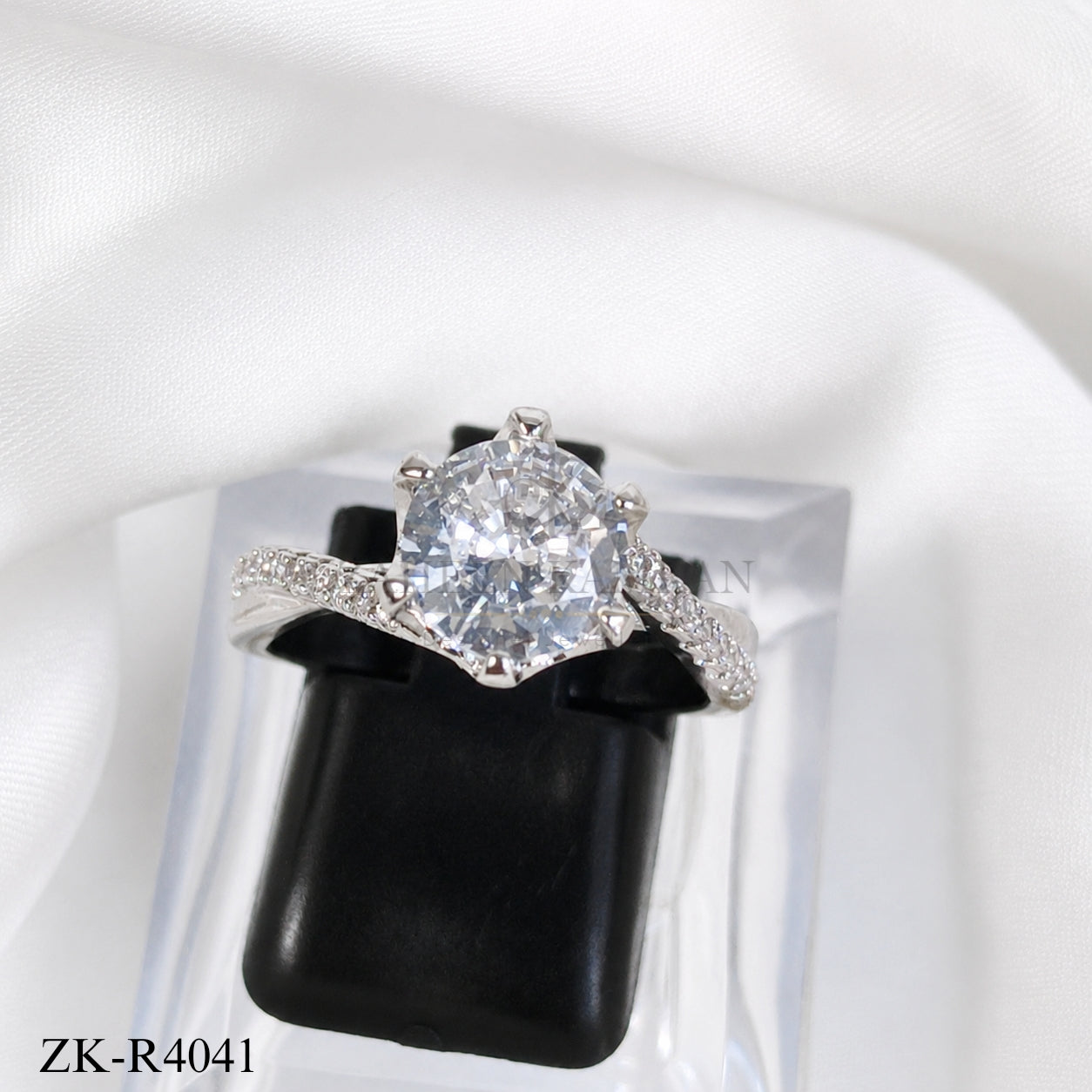 ZIRCON CENTRE RING