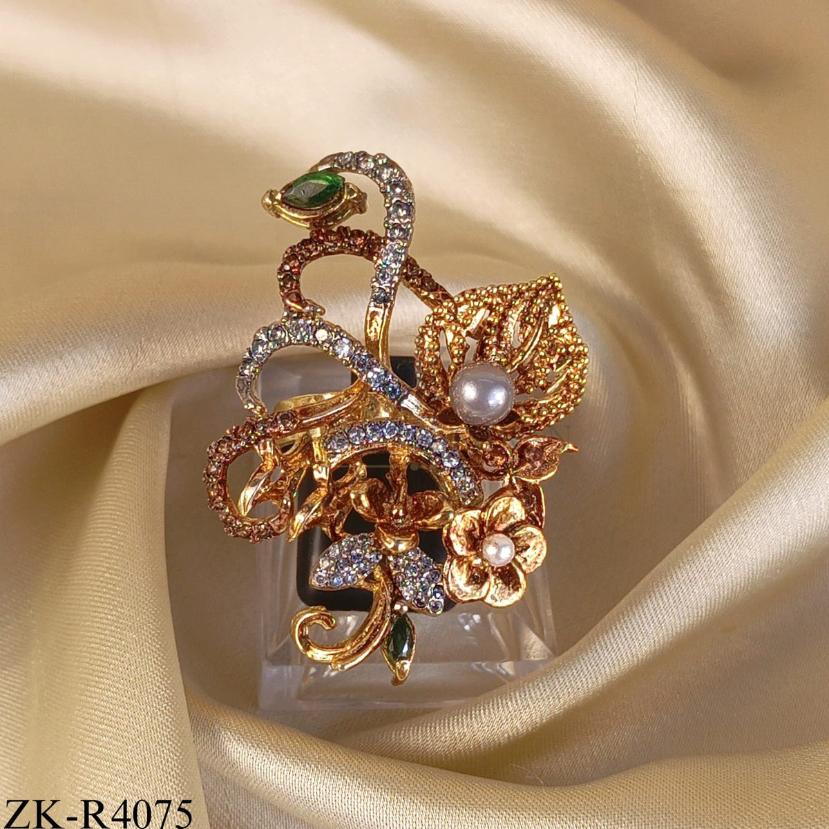 EMERALD FLORAL RING