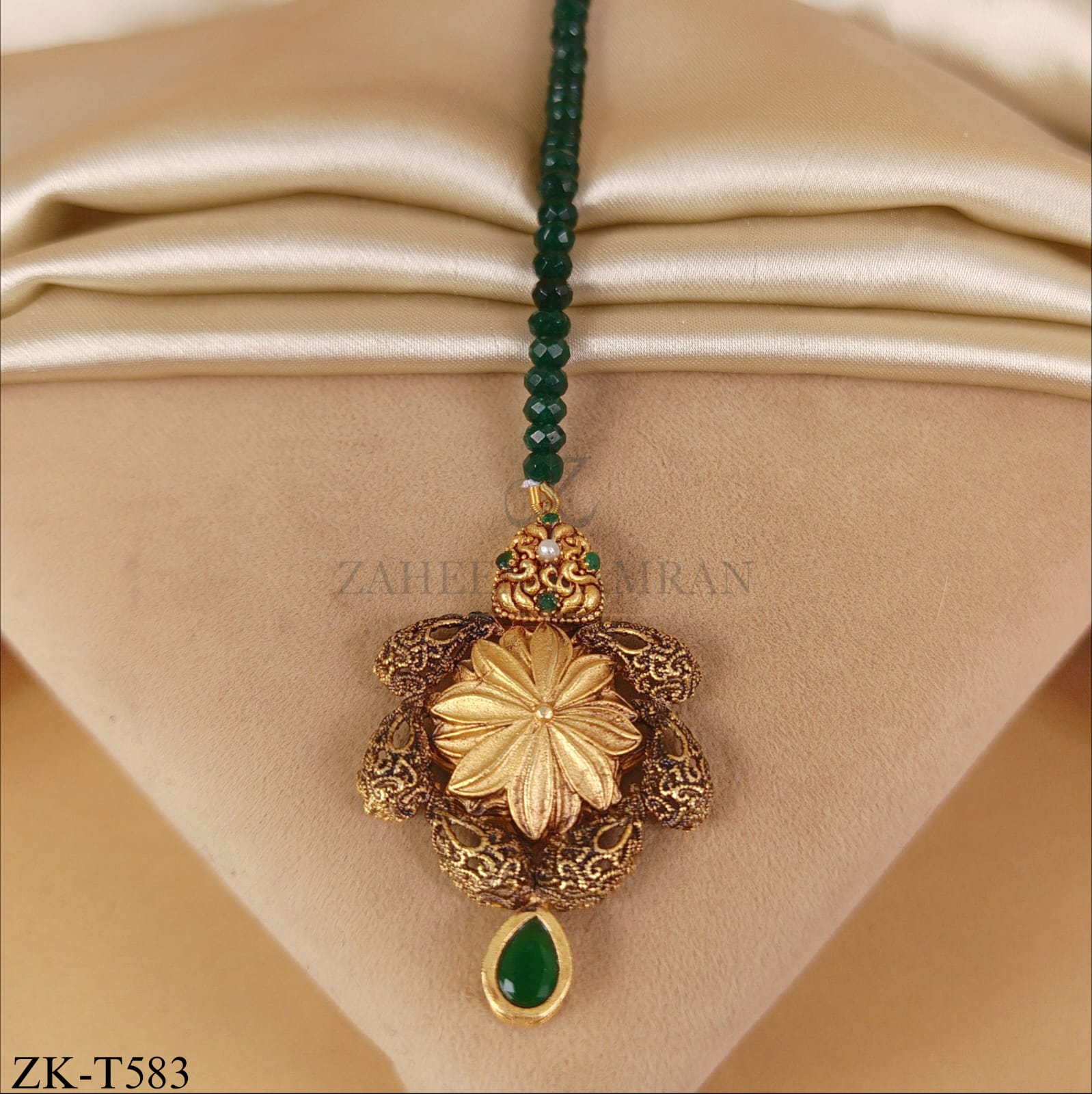 EMERALD CARVED FLORAL TIKKA