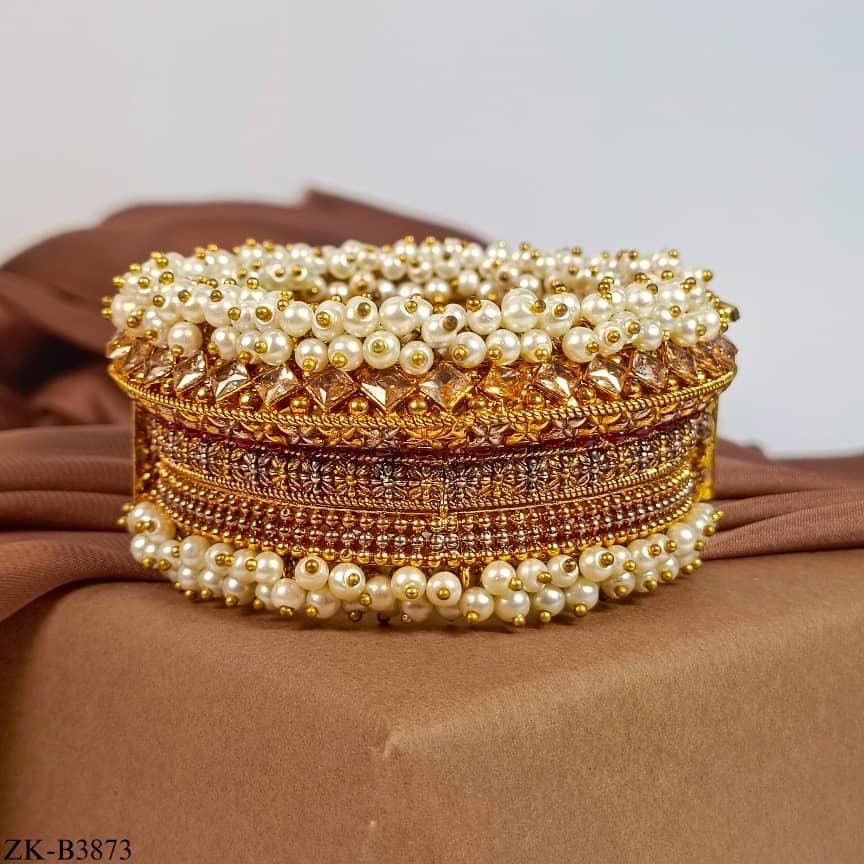 CLUSTER PEARLS BANGLE