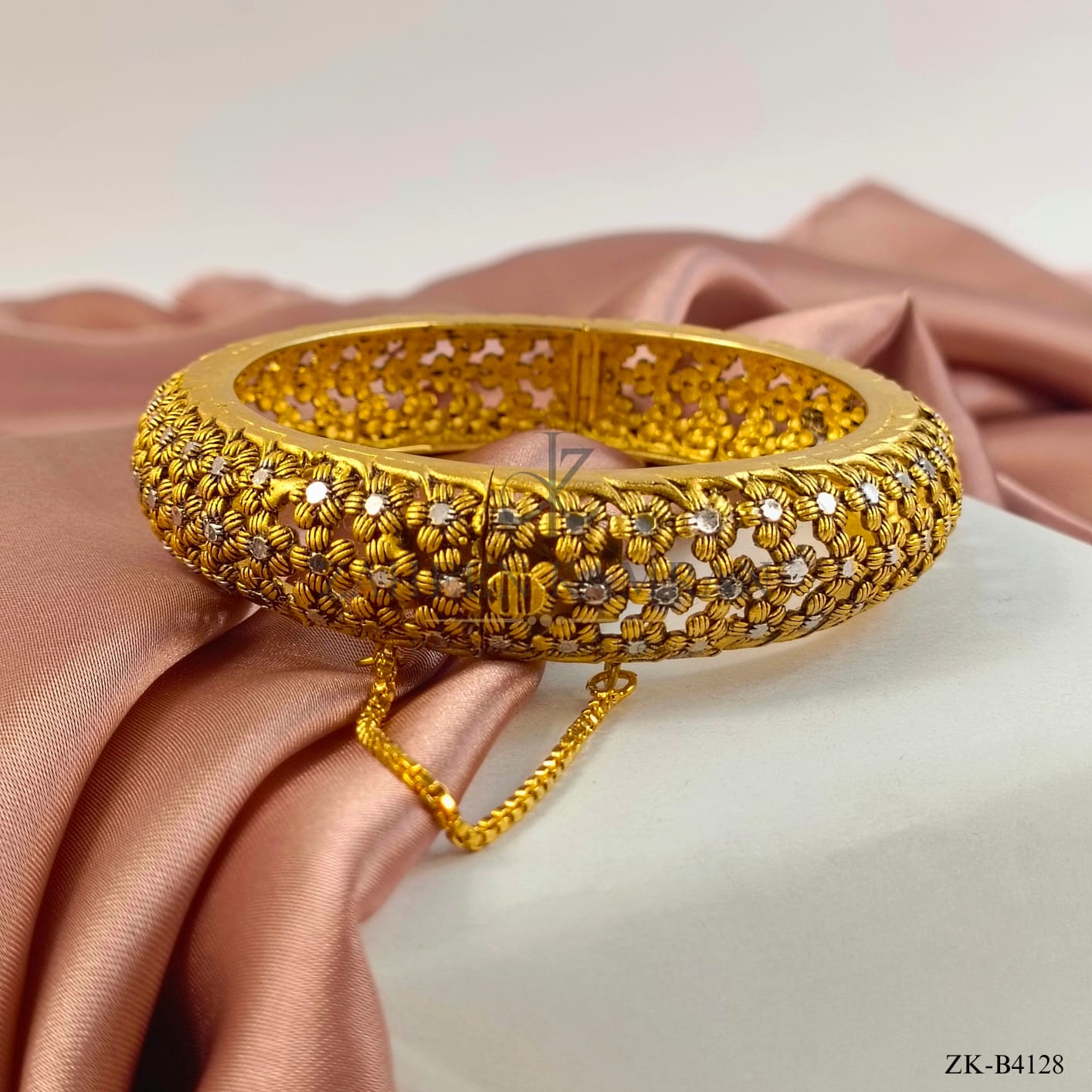 ANTIQUE BANGLE