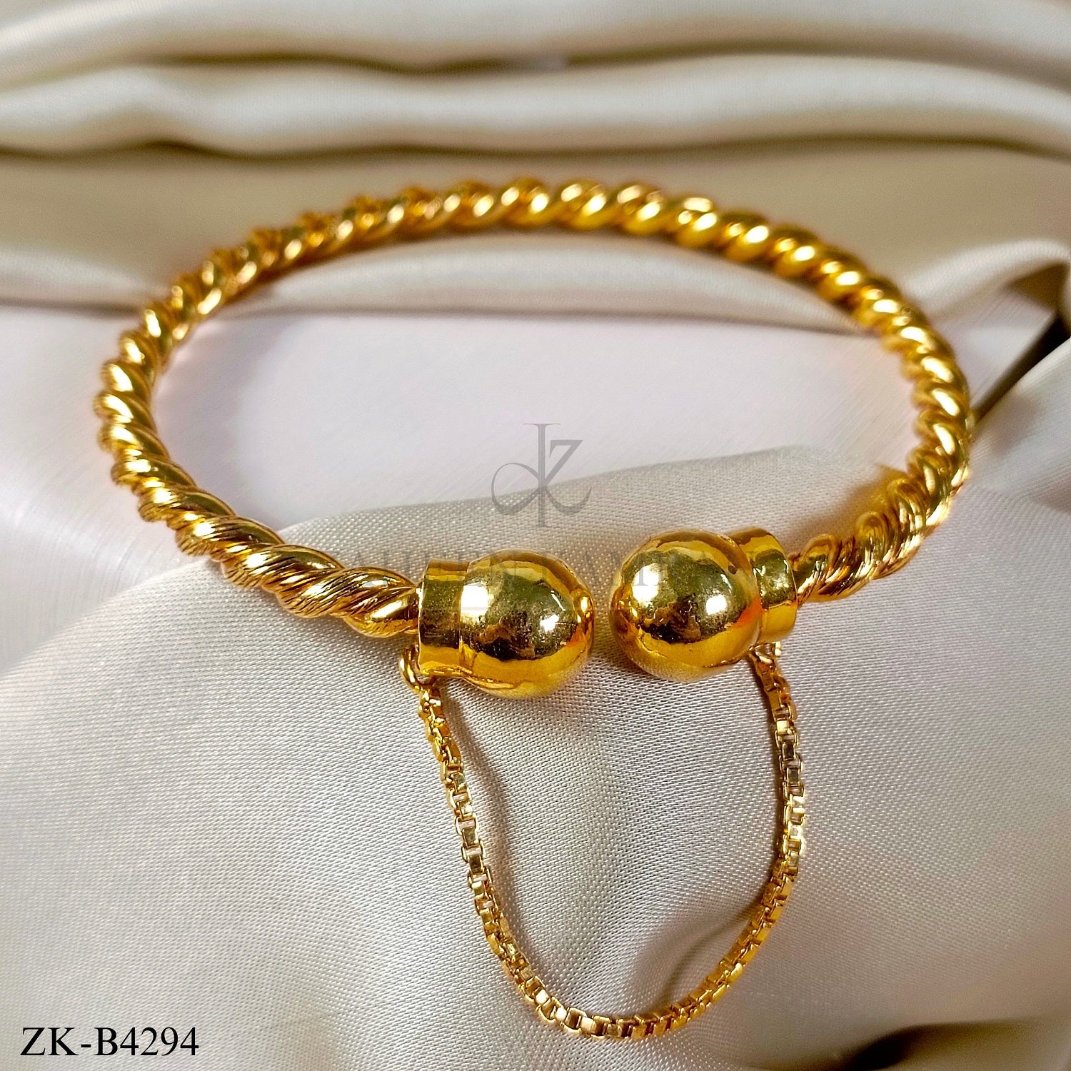 GOLDEN BANGLE