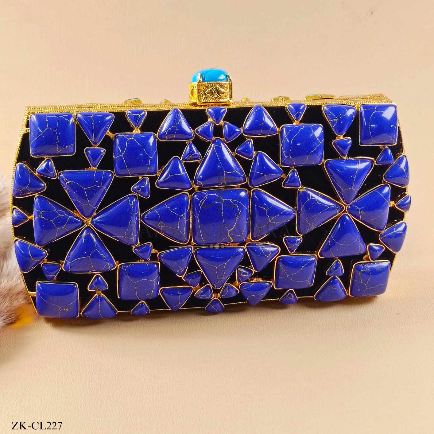 SAPPHIRE CLUTCH
