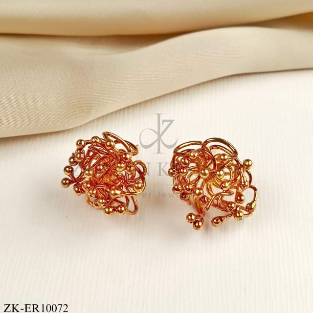 GOLDEN STUDS