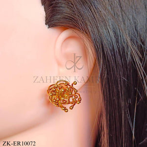 GOLDEN STUDS