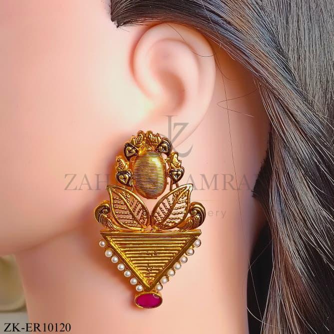 TRIANGLE EARRINGS