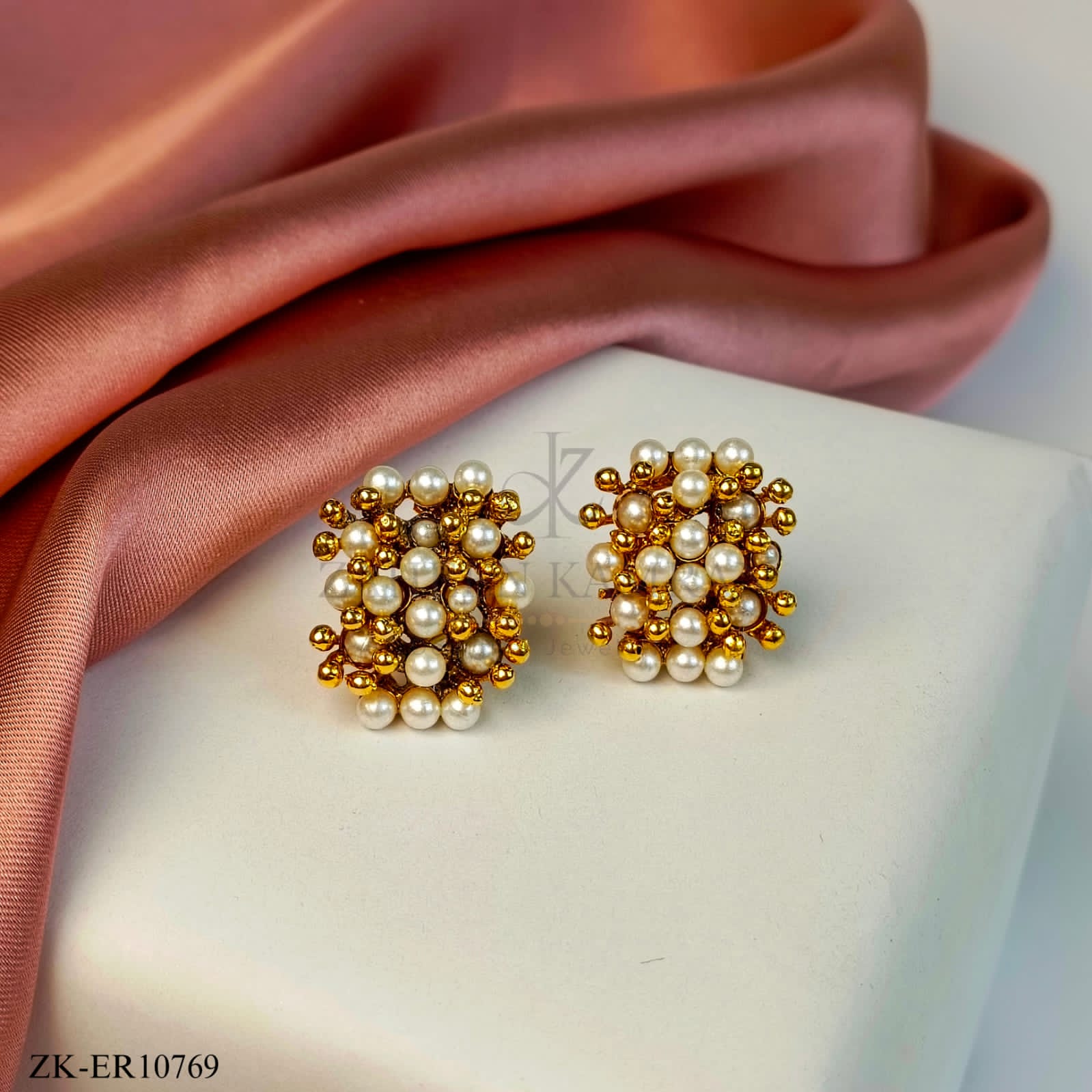 PEARLS EARRINGS