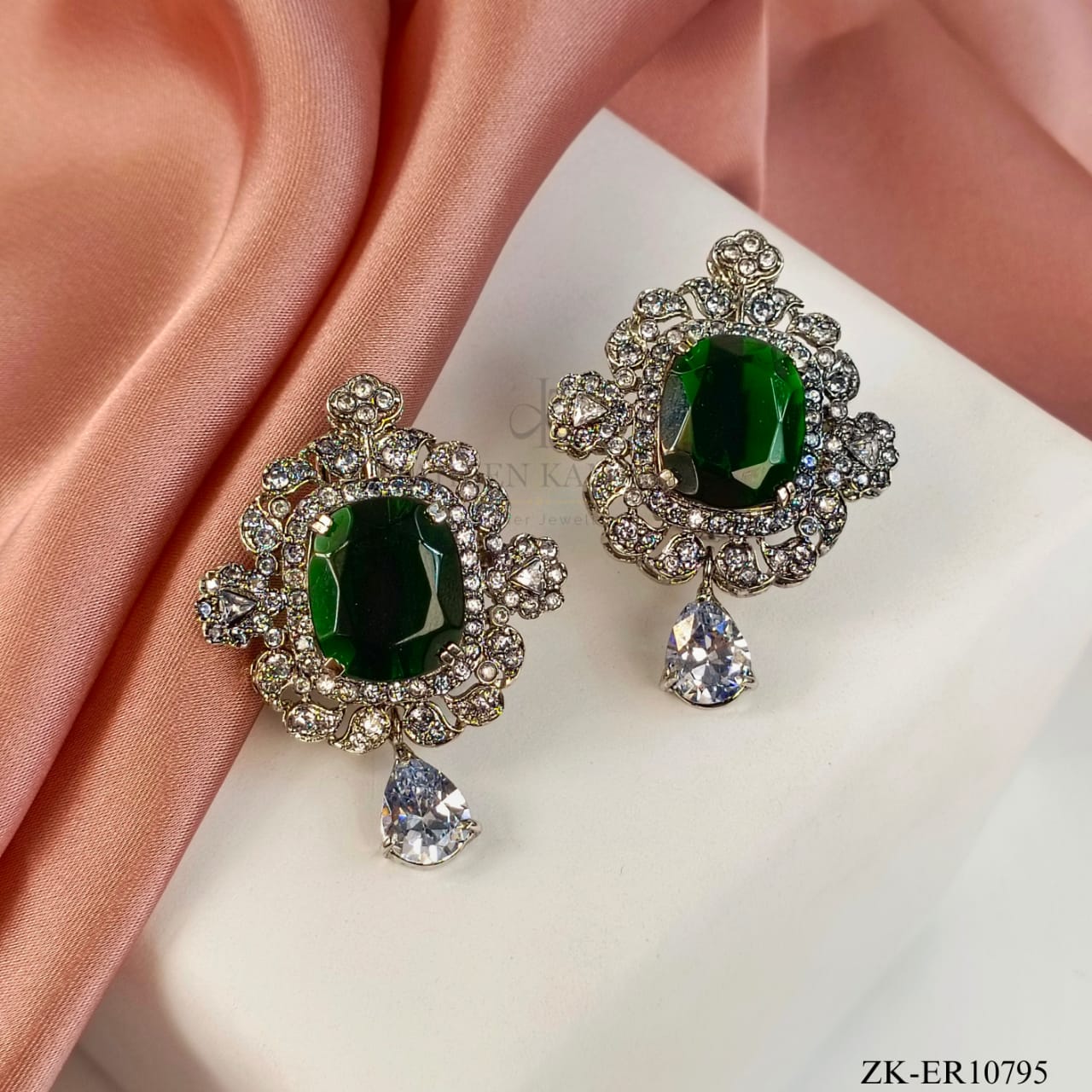EMERALD SILVER EARRINGS