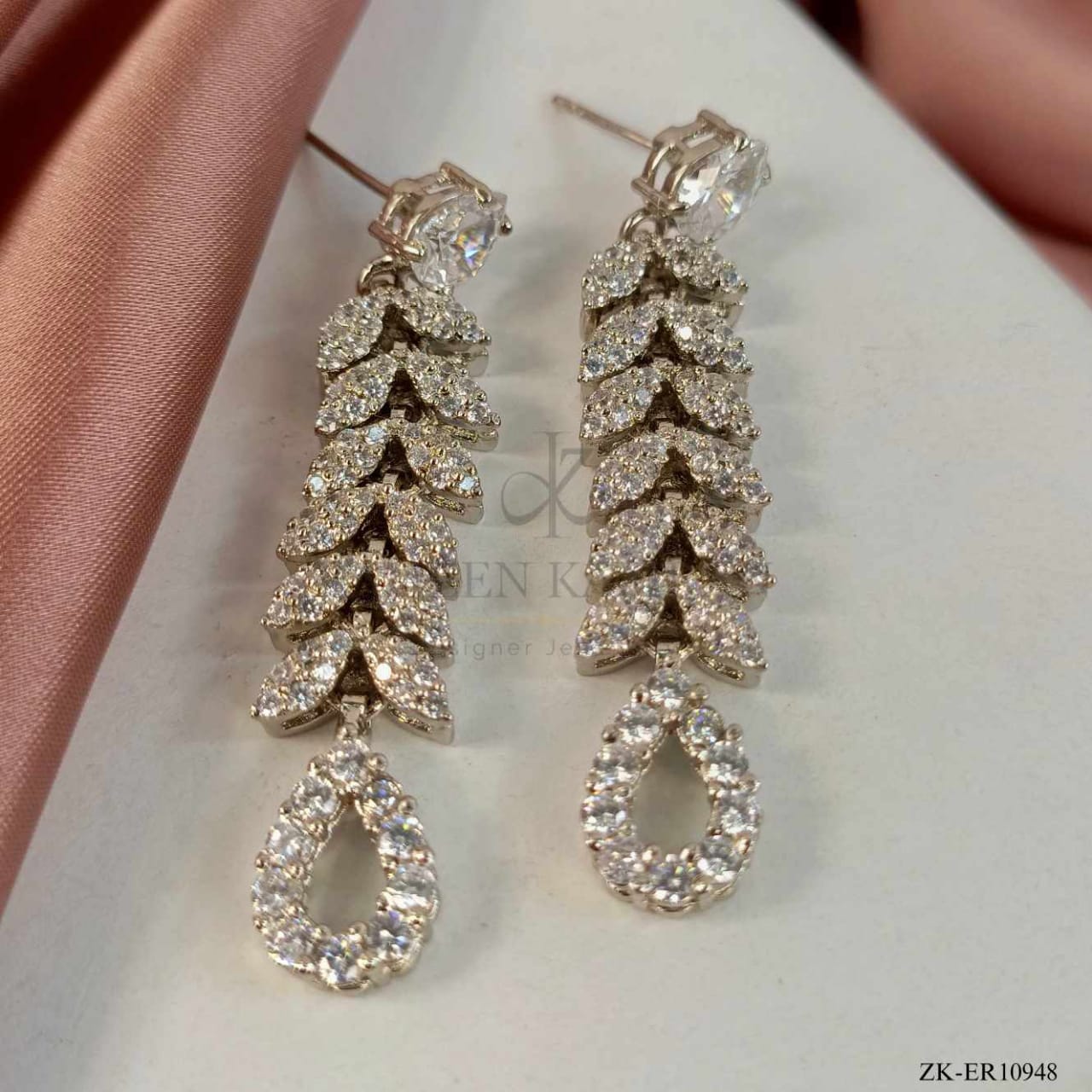 LEAFLET EARRINGS