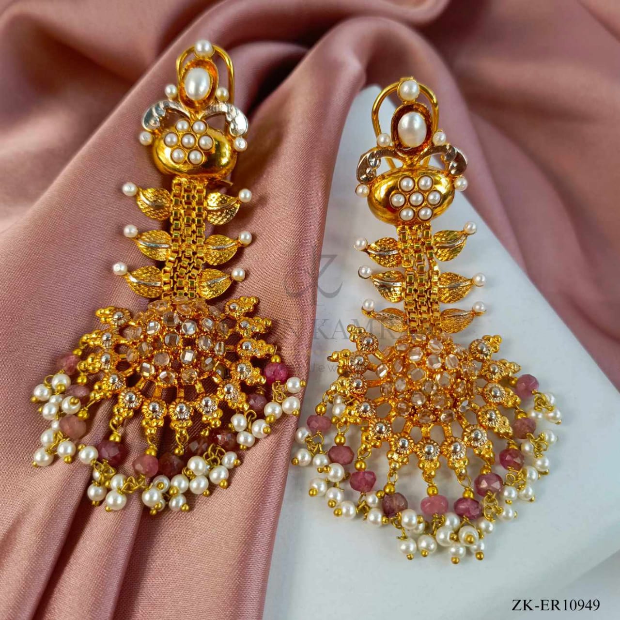 LEAFLET EARRINGS