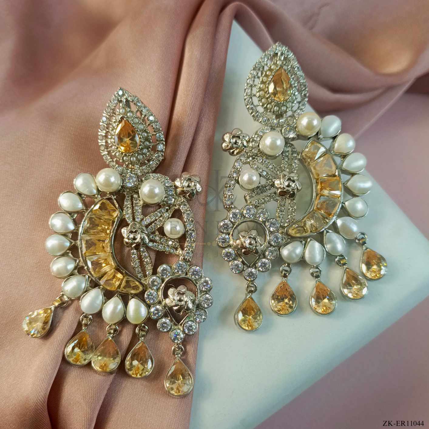 CHAMPAGNE EARRINGS