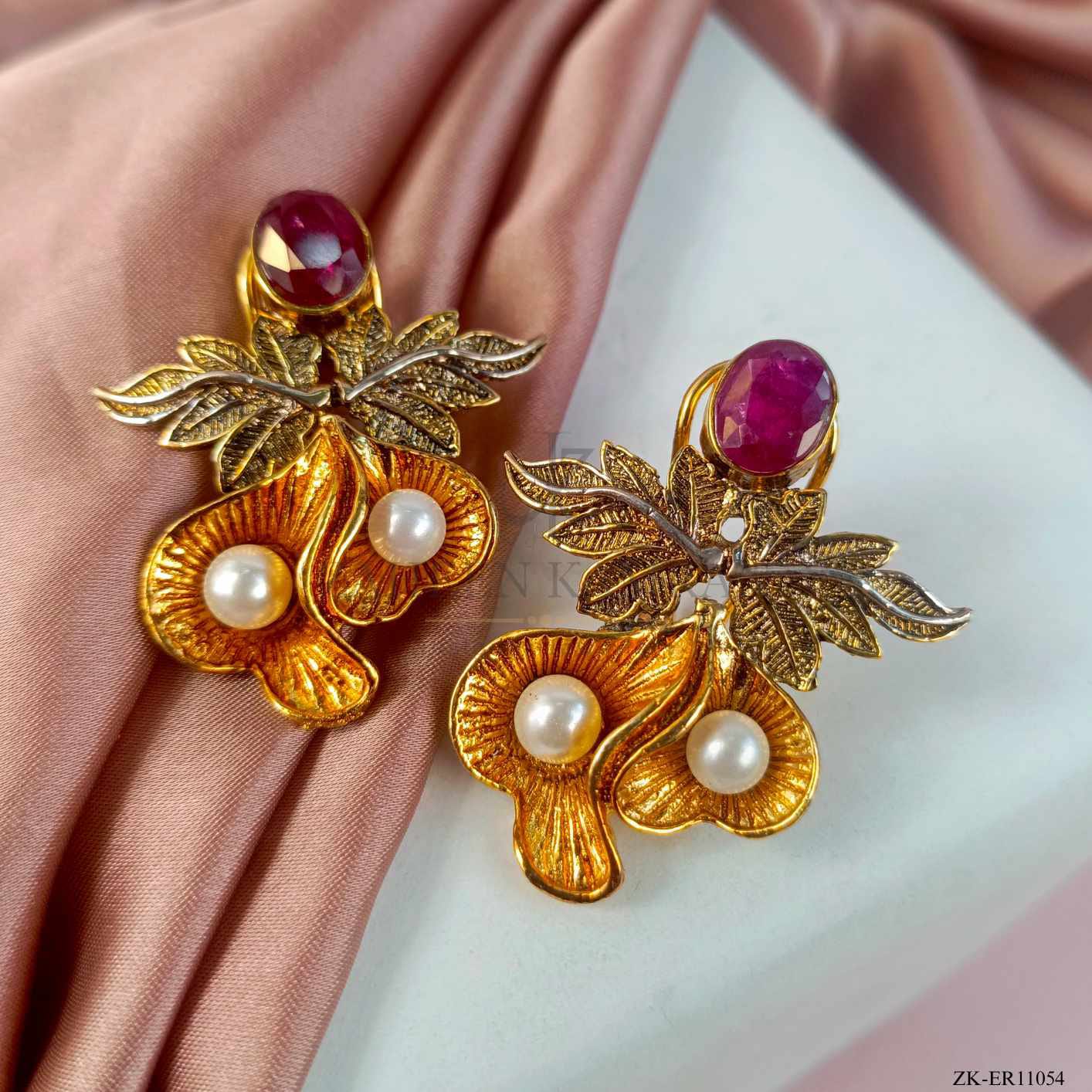 LEAFLET EARRINGS