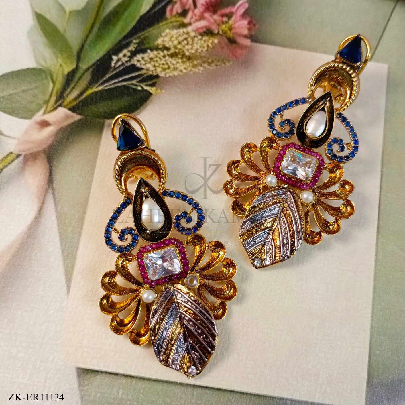LEAFLET EARRINGS