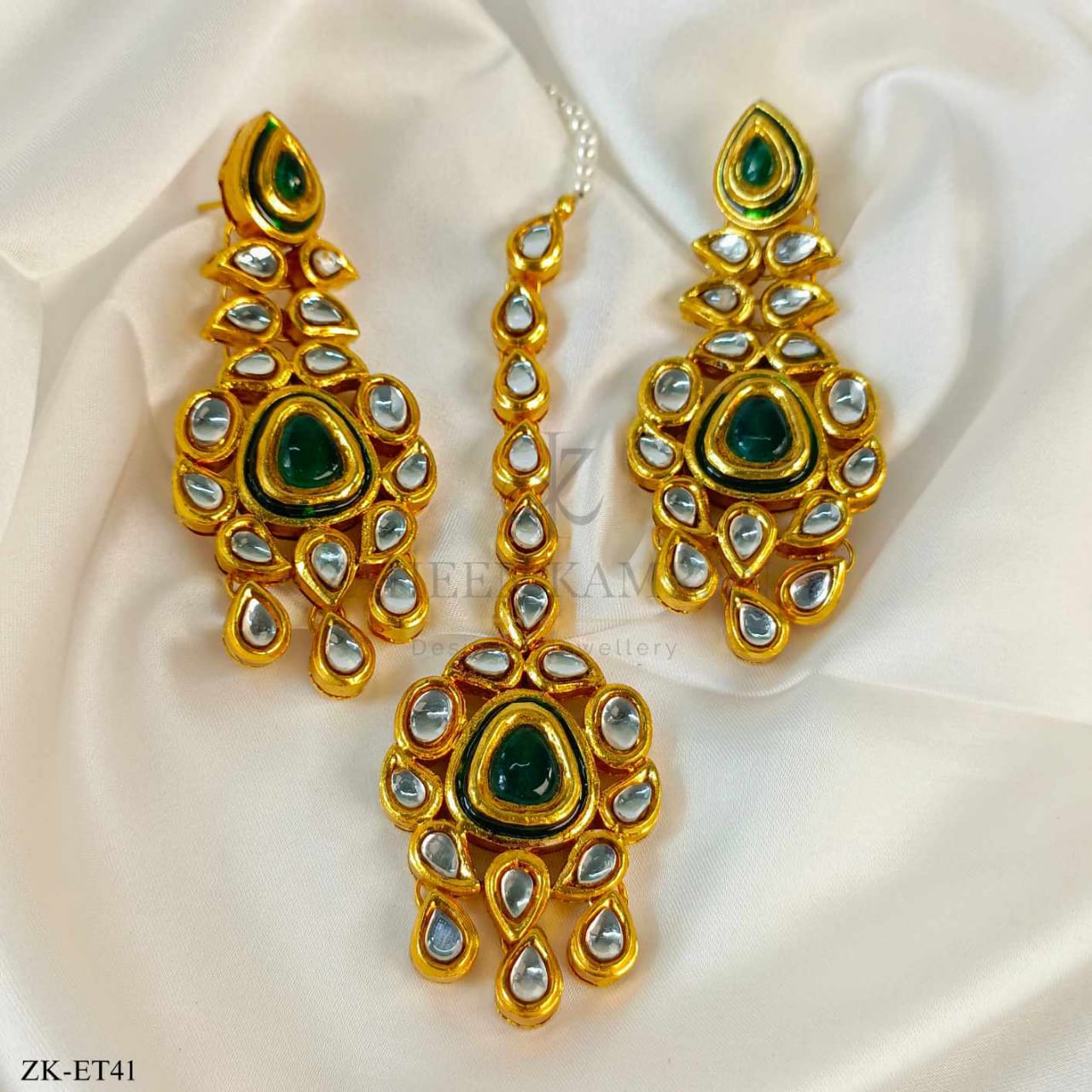 KUNDAN EARRINGS AND TIKKA