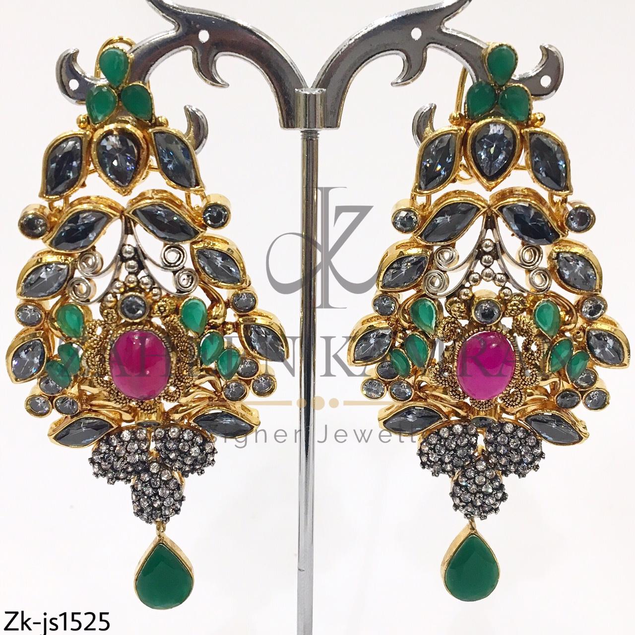 Emerald Glittering Necklace