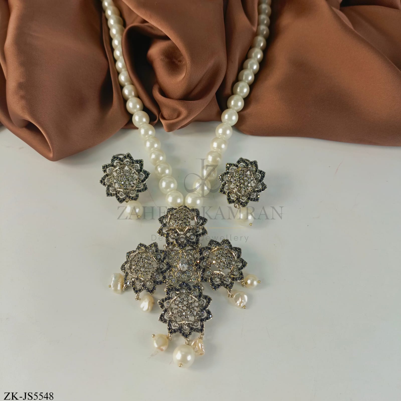 ZIRCONIAN SILVER SET