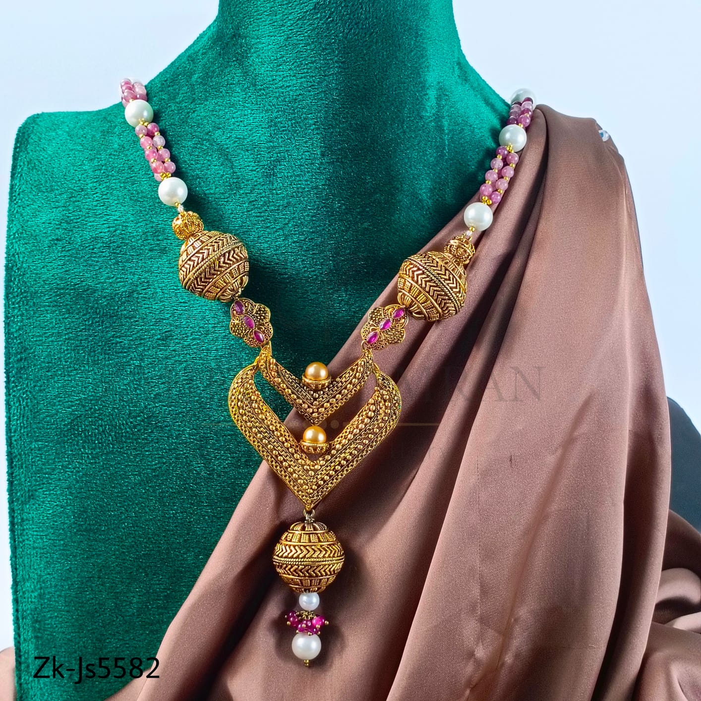 ANTIQUE SET